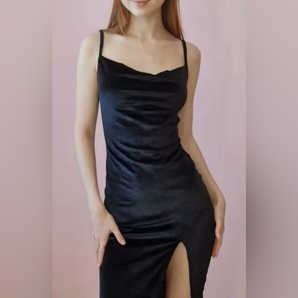 Elegant Black Bodycon Cocktail Velvet Dress XS, S, M - Picture 2 of 5